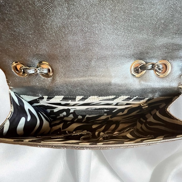 Elegant Anne Klein Lion Lady Medium Flap Handbag - Picture 3 of 4